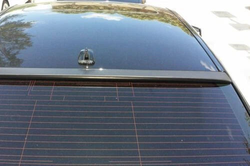 Load image into Gallery viewer, 2011-2017 Mercedes Benz CLS Sedan Wald Style Rear Roof Glass Spoiler