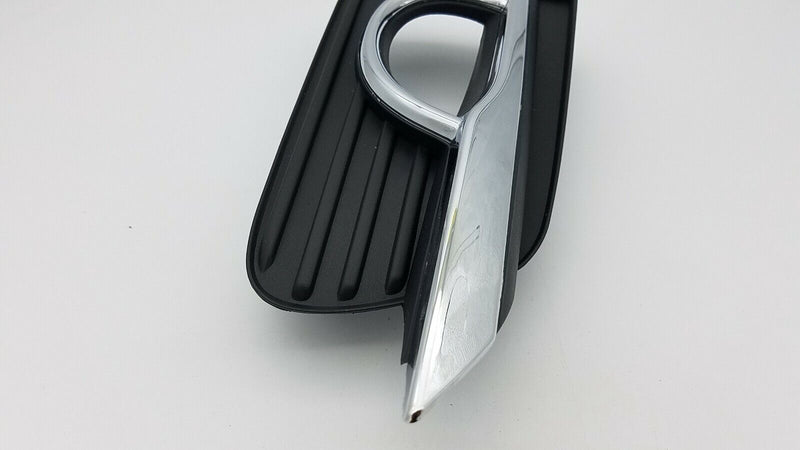 Load image into Gallery viewer, ⭐ FOR 2014-2017 INFINITI Q50 RIGHT PASSENGER SIDE FOG LIGHT BEZEL COVER CHROME ⭐