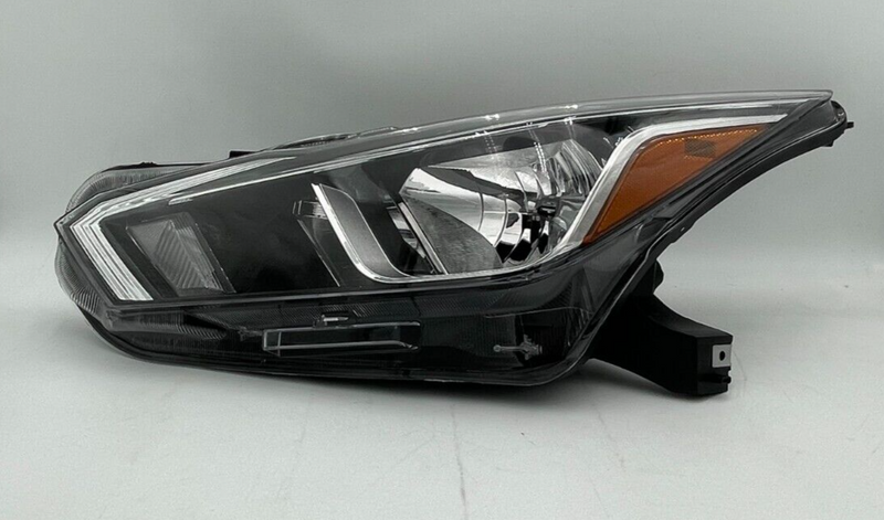 Load image into Gallery viewer, FOR 20-22 NISSAN VERSA LEFT DRIVER SIDE HALOGEN HEADLIGHT HEADLAMP