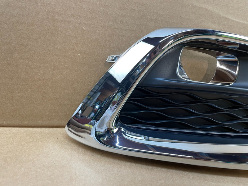 Load image into Gallery viewer, ⭐⭐ FOR 2016 - 2020 INFINITI QX60 RIGHT SIDE FOG LIGHT LAMP BEZEL COVER CHROME ⭐⭐