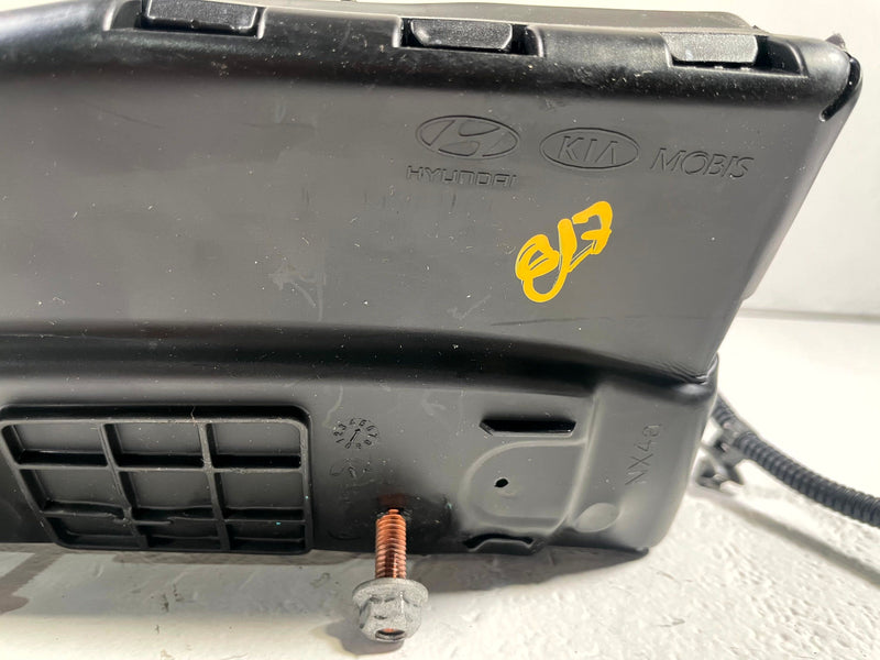 Load image into Gallery viewer, 2022 - 2025 HYUNDAI TUCSON FRONT LEFT DRIVER SIDE SEAT AIRBAG AIR BAG # 115221