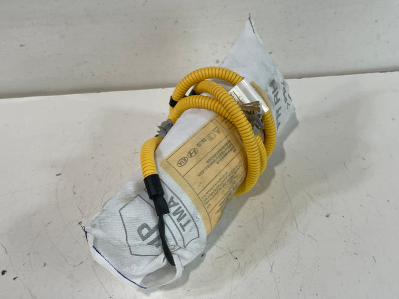 Load image into Gallery viewer, 19-23 HYUNDAI SANTA FE FRONT RIGHT PASSENGER SIDE SEAT AIRBAG AIR BAG # 102898