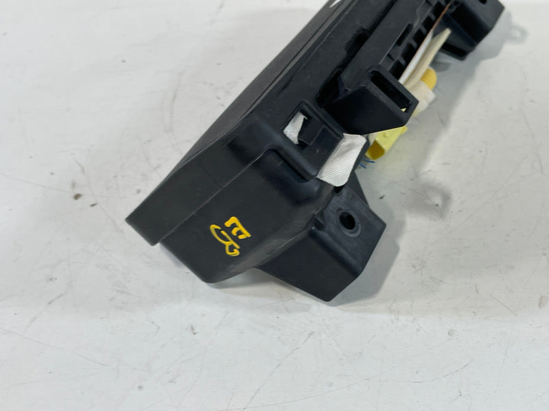Load image into Gallery viewer, 2020 - 2025 HYUNDAI PALISADE FRONT LEFT SIDE KNEE AIR BAG 80200-S8000 # 102296