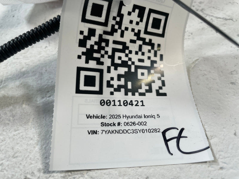 Load image into Gallery viewer, 2022-2026 HYUNDAI IONIQ 5 FRONT LEFT DRIVER SIDE SEAT AIRBAG AIR BAG # 110421