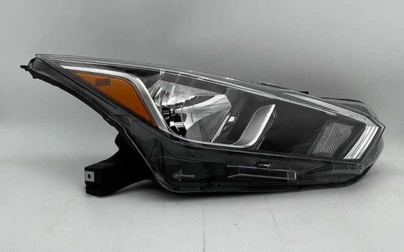 Load image into Gallery viewer, FOR 20-22 NISSAN VERSA RIGHT PASSENGER SIDE HALOGEN HEADLIGHT HEADLAMP

