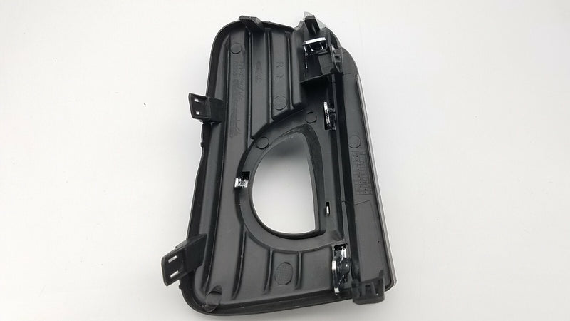 Load image into Gallery viewer, ⭐ FOR 2014-2017 INFINITI Q50 RIGHT PASSENGER SIDE FOG LIGHT BEZEL COVER CHROME ⭐
