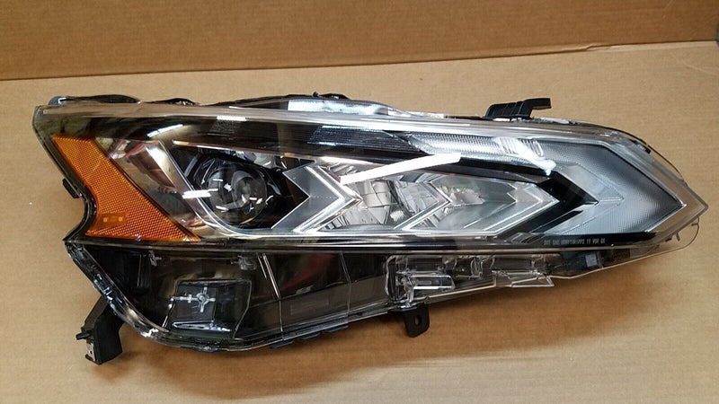 Load image into Gallery viewer, Headlight Headlamp W/ Led Right Side For Nissan Altima 2019 - 2020
