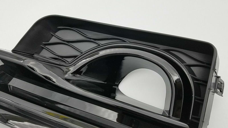 Load image into Gallery viewer, FOR 14-17 INFINITI Q50 SPORT RIGHT PASSENGER SIDE FOG LIGHT LAMP COVER BEZEL
