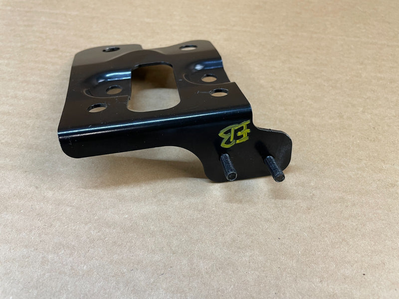 Load image into Gallery viewer, ⭐FOR 14-20 INFINITI Q50 Q60 LEFT &amp; RIGHT SIDE HOOD LATCH LOCK MOUNT BRACKET PAIR
