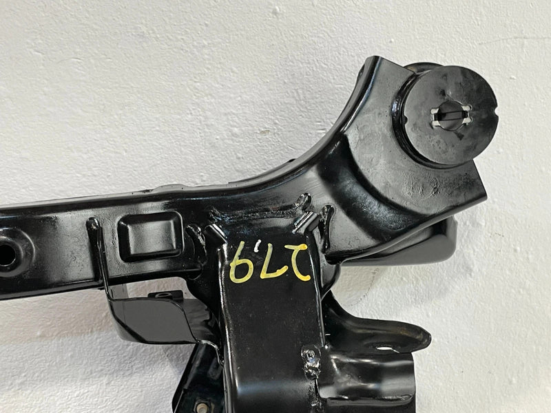 Load image into Gallery viewer, 20-25 HYUNDAI PALISADE FWD REAR SUSPENSION SUBFRAME CROSSMEMBER CRADLE # 101398
