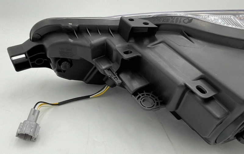 Load image into Gallery viewer, FOR 20-22 NISSAN VERSA RIGHT PASSENGER SIDE HALOGEN HEADLIGHT HEADLAMP
