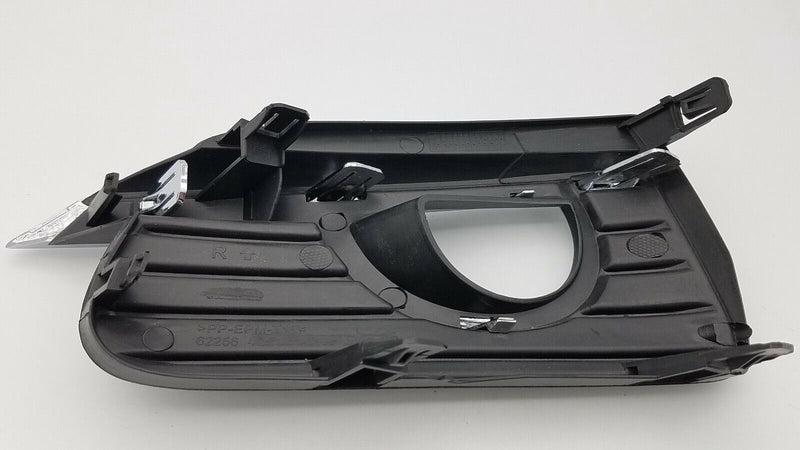 Load image into Gallery viewer, ⭐ FOR 2014-2017 INFINITI Q50 RIGHT PASSENGER SIDE FOG LIGHT BEZEL COVER CHROME ⭐
