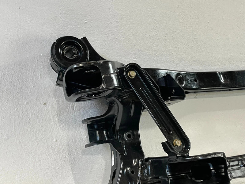 Load image into Gallery viewer, 20-25 HYUNDAI PALISADE FWD REAR SUSPENSION SUBFRAME CROSSMEMBER CRADLE # 101398

