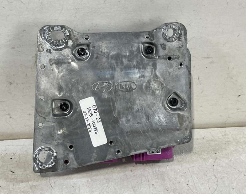 Load image into Gallery viewer, 22-23 GENESISI G70 RESTRAINT DIAGNOSTIC CONTROL MODULE UNIT 95910-G9800 # 100995
