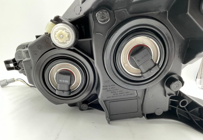 Load image into Gallery viewer, FOR 20-22 NISSAN VERSA RIGHT PASSENGER SIDE HALOGEN HEADLIGHT HEADLAMP
