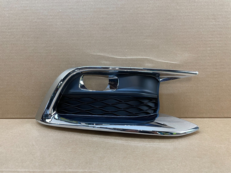 Load image into Gallery viewer, ⭐⭐ FOR 2016 - 2020 INFINITI QX60 RIGHT SIDE FOG LIGHT LAMP BEZEL COVER CHROME ⭐⭐
