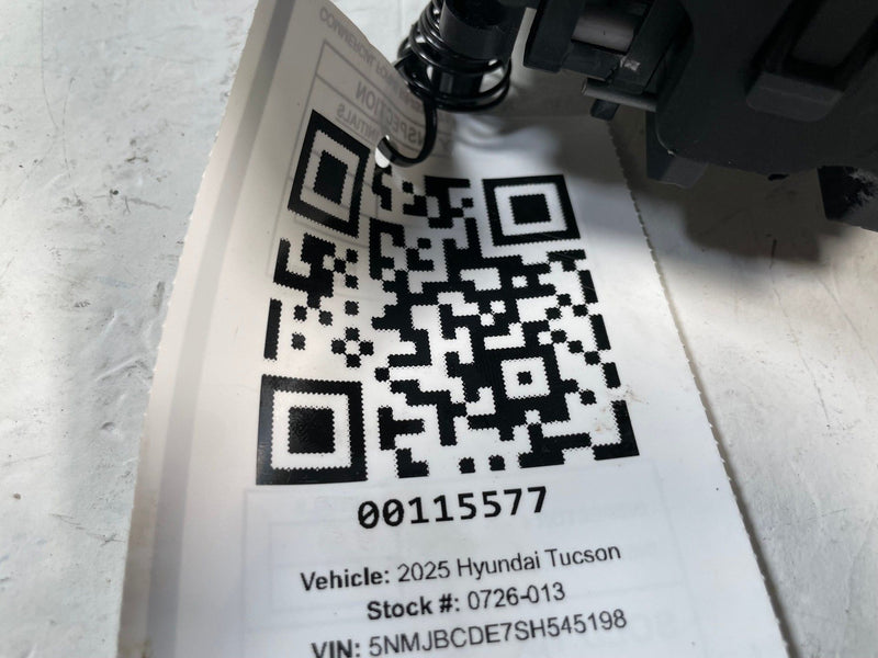 Load image into Gallery viewer, 2025 - 2026 HYUNDAI TUCSON FRONT LEFT SIDE STEERING WHEEL AIRBAG 2.5L # 115577
