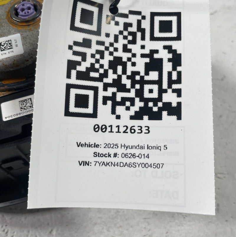 Load image into Gallery viewer, 2025-2026 HYUNDAI IONIQ 5 FRONT LEFT SIDE STEERING WHEEL AIRBAG AIR BAG # 112633
