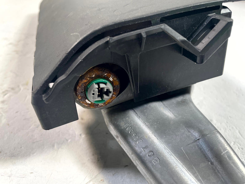 Load image into Gallery viewer, 2023 - 2025 HONDA ACCORD FRONT RIGHT PASSENGER SIDE KNEE AIR BAG AIRBAG # 114613
