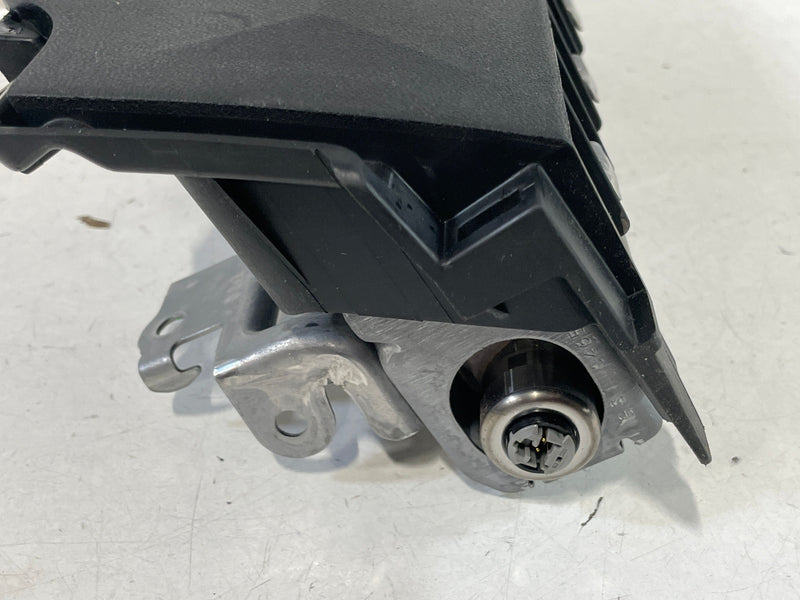 Load image into Gallery viewer, 2023 - 2024 HONDA HR-V FRONT LEFT DRIVER SIDE KNEE AIRBAG AIR BAG # 98992
