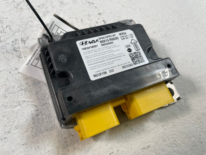 Load image into Gallery viewer, 2024-2026 HYUNDAI SANTA FE SRS AIR BAG CONTROL SENSOR MODULE 95910-R6000 #109252
