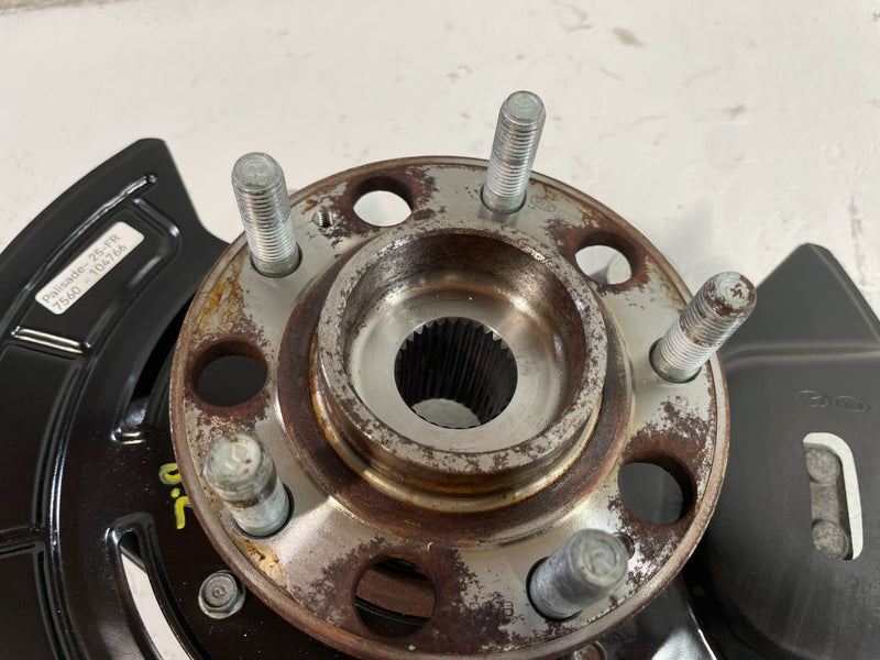 Load image into Gallery viewer, 20-25 HYUNDAI PALISADE AWD FRONT RIGHT SPINDLE KNUCKLE W/ BEARING HUB # 104766

