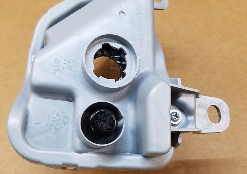 Load image into Gallery viewer, FOR 2019-2022 NISSAN ALTIMA LEFT &amp; RIGHT BUMPER TURN SIGNAL LIGHT LAMP PAIR
